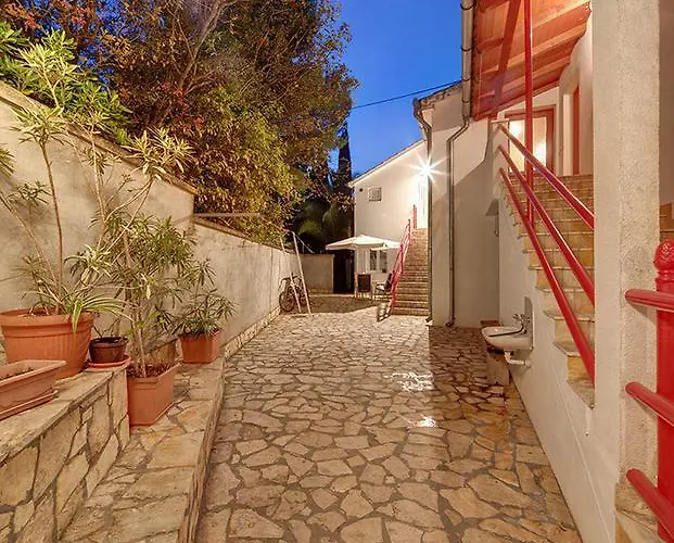 Bagaric Апартаменты Стари Град